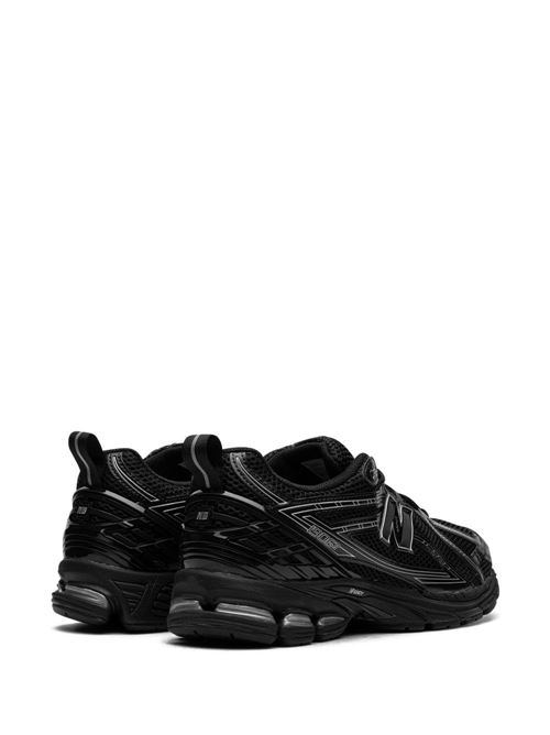 Sneaker nera di NEW BALANCE caratterizzata da logo laterale, suola segmentata e lacci. NEW BALANCE | M1906RCHBLACK